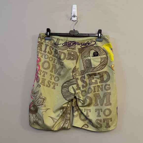 Ed Hardy Y2K All over printed men’s pinup board / swim shorts - Picture 2 of 4